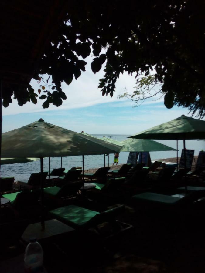 Beten Enjung Home Stay&waroeng Amed Buitenkant foto